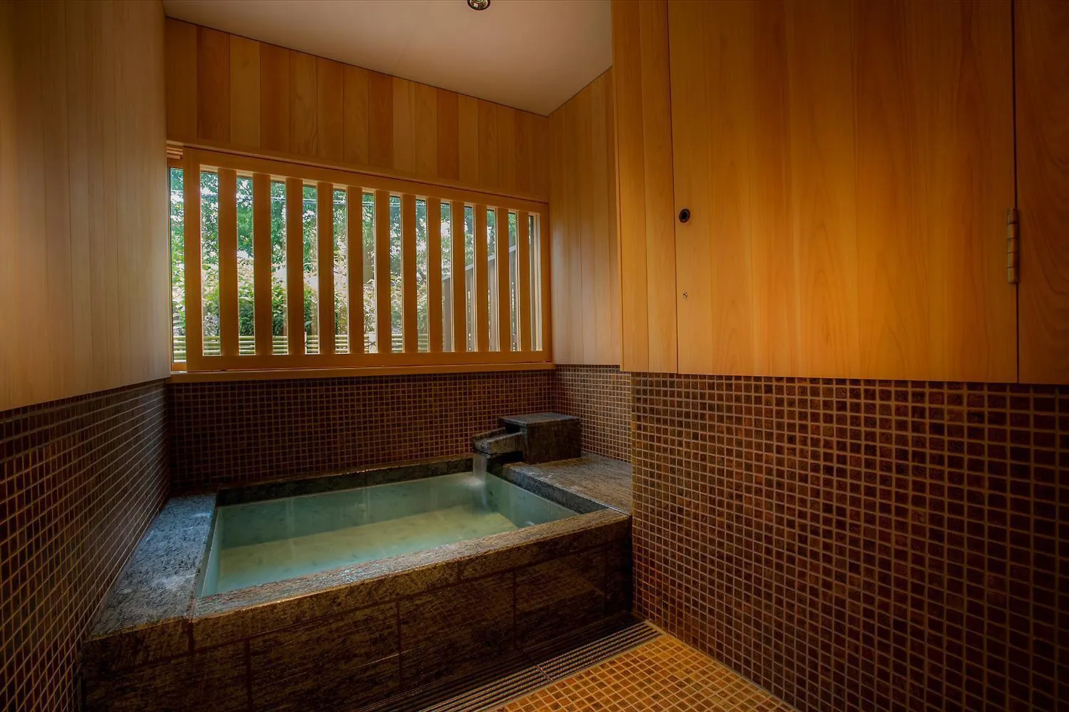 Hotel Utano Kyoto Besho 5*,  日本